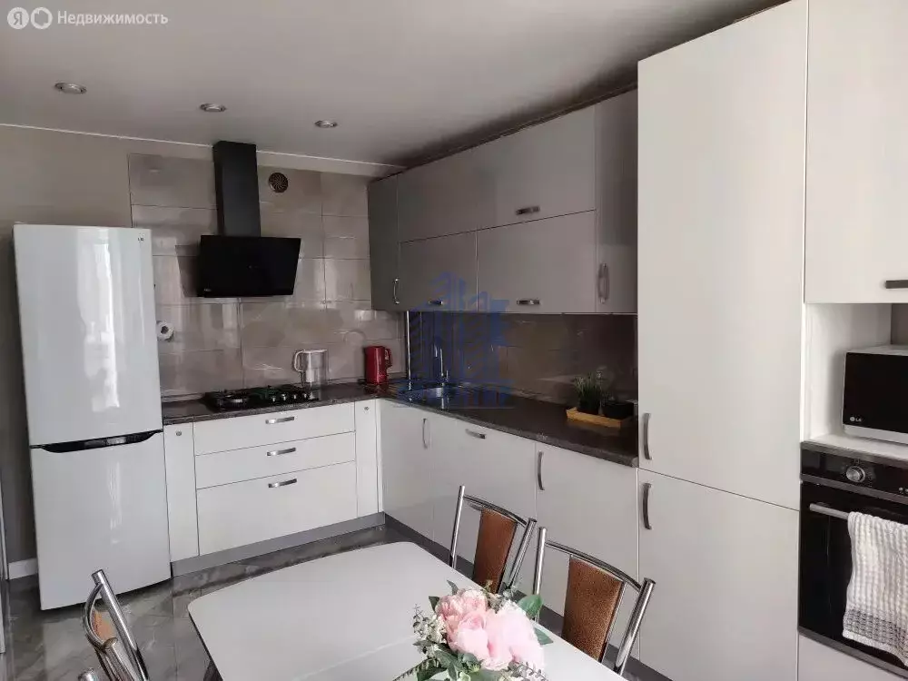 2-комнатная квартира: Чебоксары, Радужная улица, 4 (65 м) - Фото 1