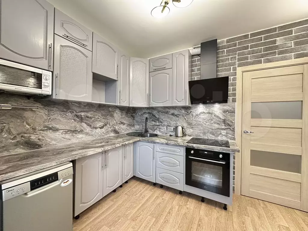 1-к. квартира, 32 м, 7/12 эт. - Фото 0