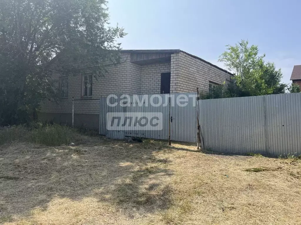 Дом в Калмыкия, Элиста ул. Скрипкина, 48 (150 м) - Фото 1