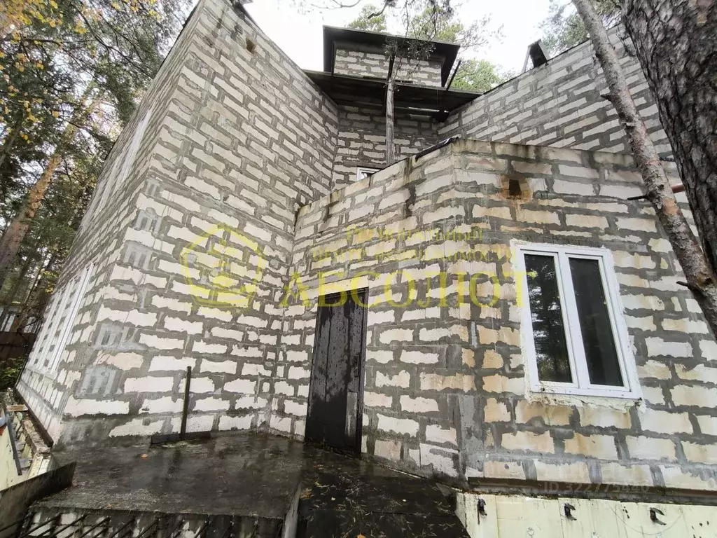 Дом в Свердловская область, Дегтярск ул. Игоря Ржавитина (206 м) - Фото 1