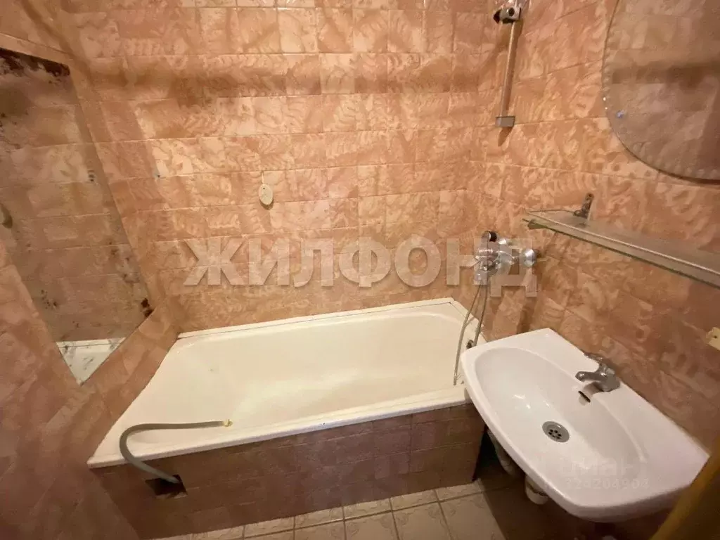 3-к кв. Новосибирская область, Новосибирск Октябрьская ул., 49 (64.4 ... - Фото 2