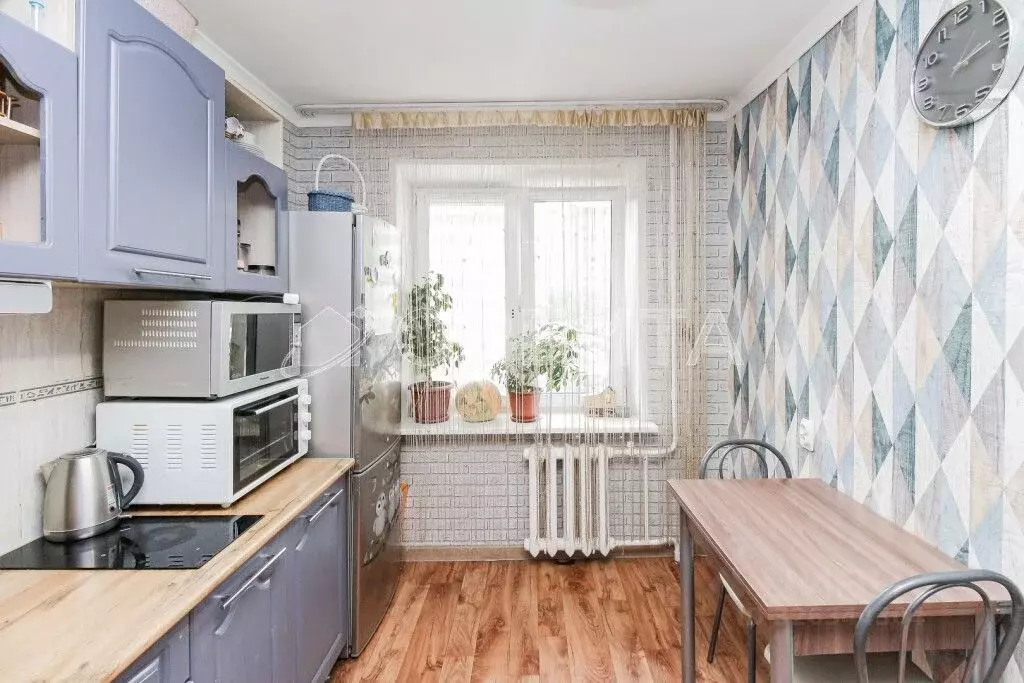 2-к кв. Тюменская область, Тюмень ул. Домостроителей, 34 (50.0 м) - Фото 1