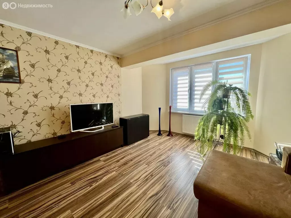 3-комнатная квартира: Калининград, улица Александра Суворова, 42 (83.2 ... - Фото 0