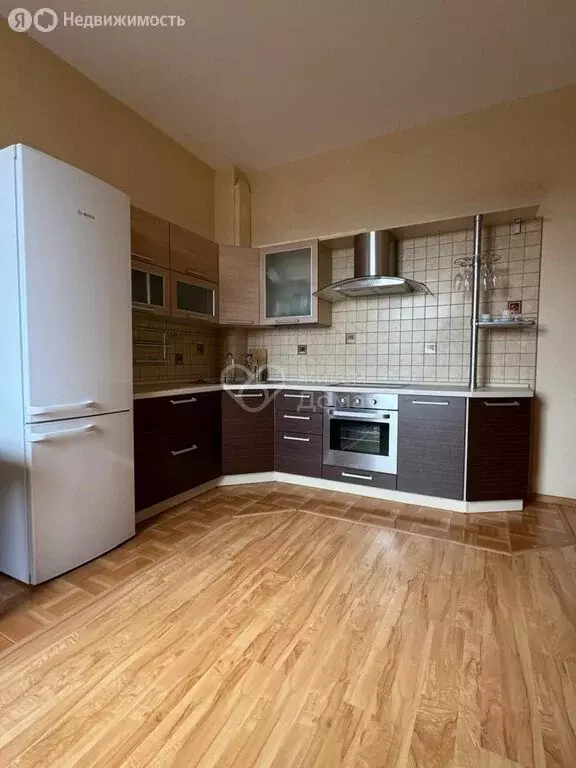 2-комнатная квартира: Волгоград, Ангарская улица, 71 (83 м) - Фото 0