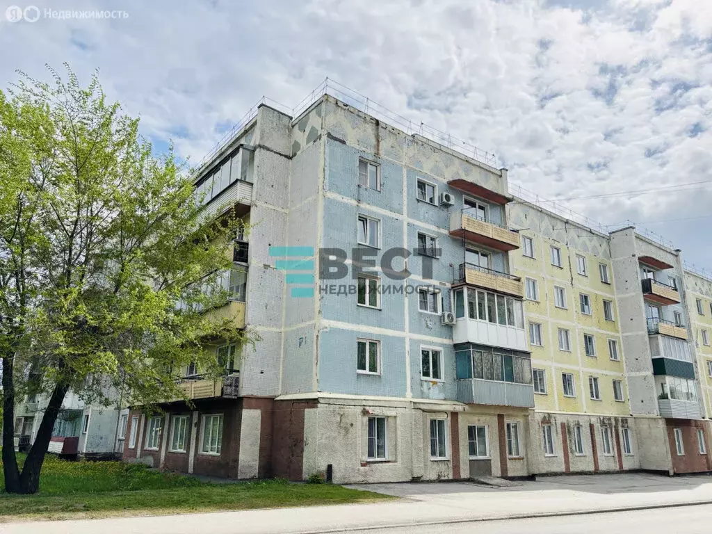 3-комнатная квартира: Полысаево, улица Космонавтов, 68 (66.7 м) - Фото 0