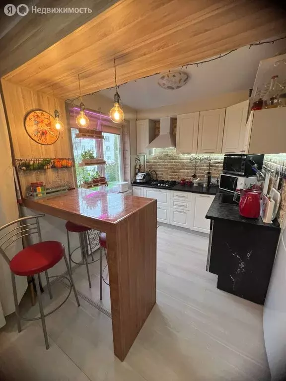 3-комнатная квартира: Ижевск, Школьная улица, 55 (50 м) - Фото 1