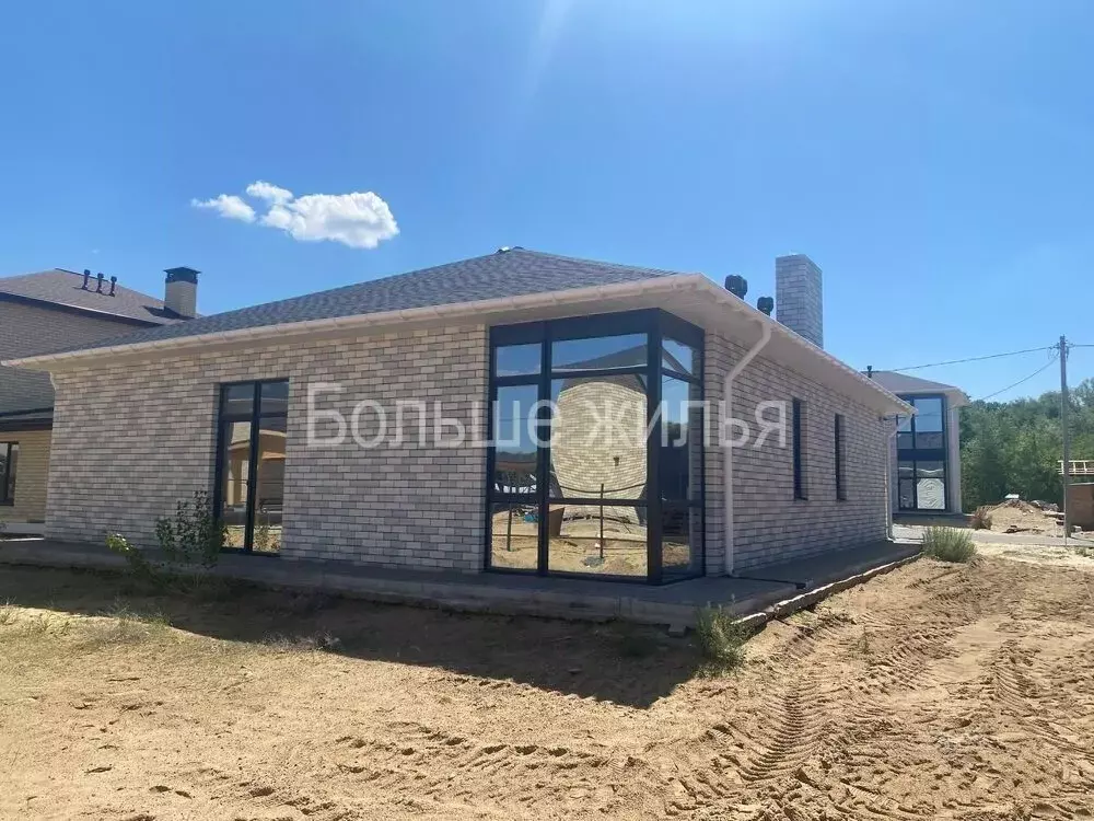 Дом в Волгоградская область, Среднеахтубинский район, Краснослободск ... - Фото 1