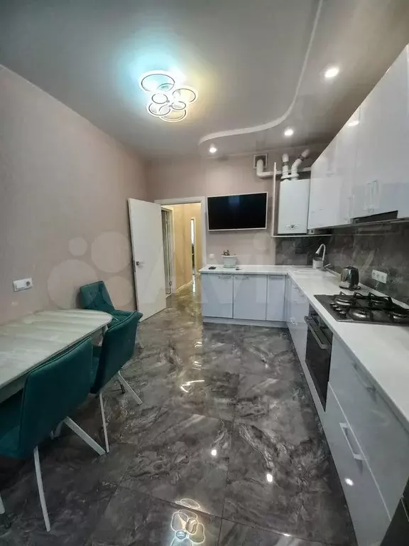 2-к. квартира, 70 м, 1/13 эт. - Фото 1