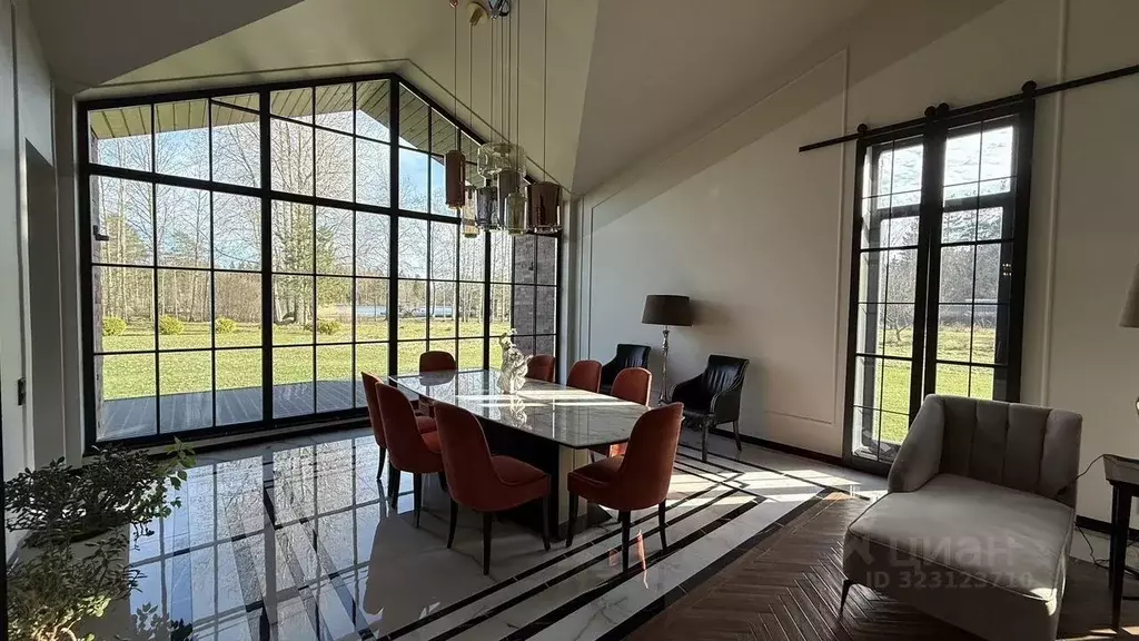 Дом в Ленинградская область, Выборг Школьный пер., 1 (250 м) - Фото 1