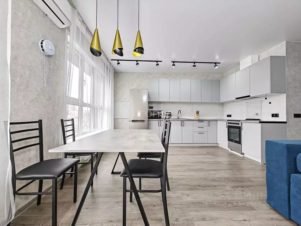 3-к кв. Новосибирская область, Новосибирск ул. Есенина, 12В (65.5 м) - Фото 0