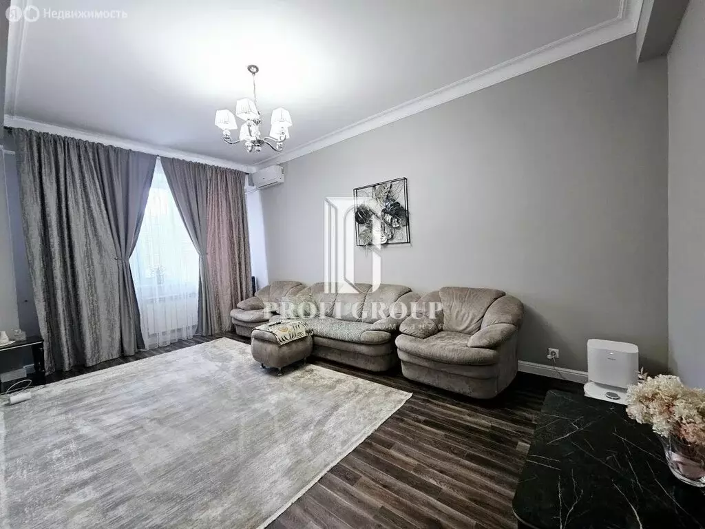 3-комнатная квартира: Махачкала, улица Максима Горького, 85А (100 м) - Фото 0