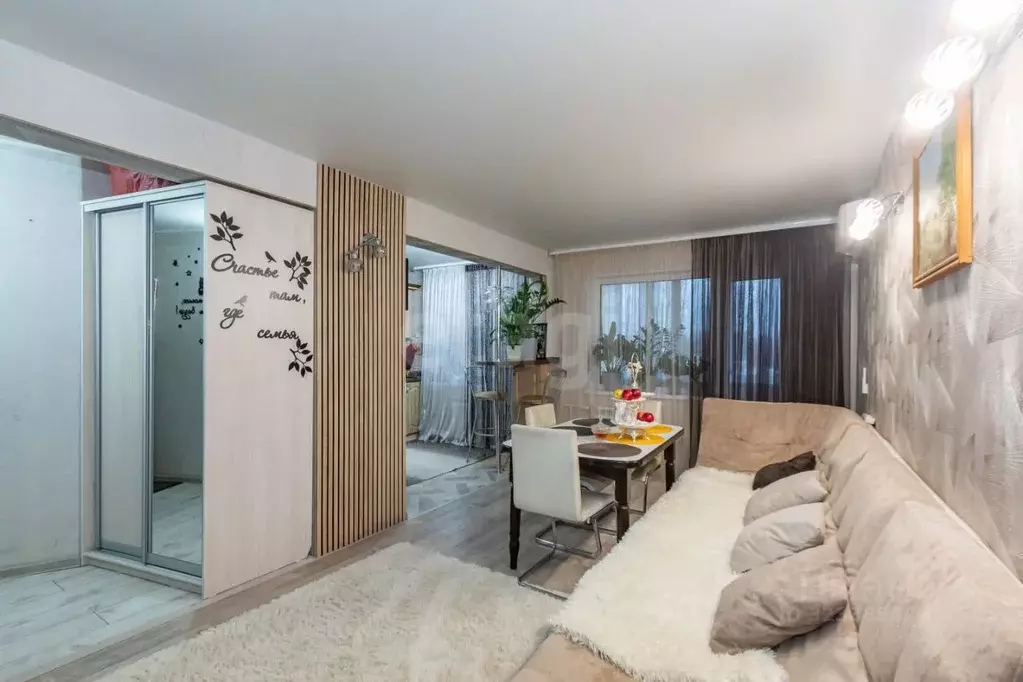 3-к кв. Омская область, Омск Заозерный мкр, ул. Коммунальная, 19 (60.0 ... - Фото 1