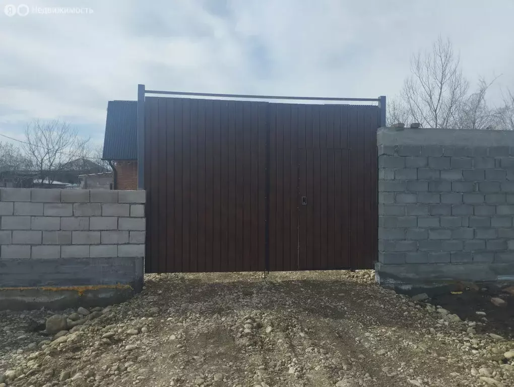 Дом в село Ир, улица А. Бестаева, 2А (288 м) - Фото 1