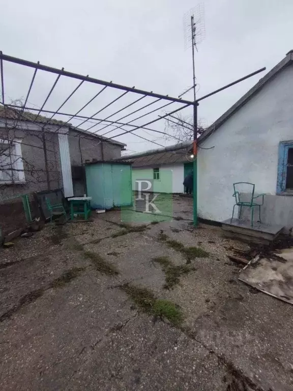 Дом в Крым, Советский район, Некрасовское с/пос, с. Октябрьское ул. ... - Фото 2