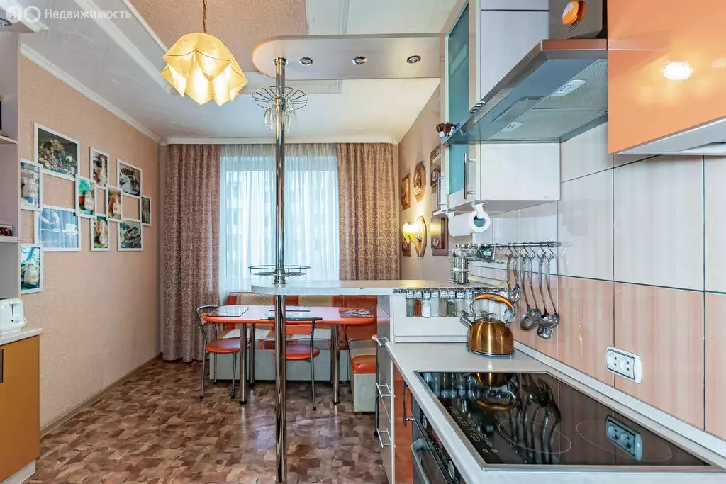 3-комнатная квартира: Екатеринбург, улица Вильгельма де Геннина, 33 ... - Фото 2