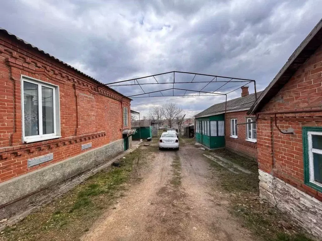 Дом в Ростовская область, Мясниковский район, с. Крым Октябрьская ул. ... - Фото 1