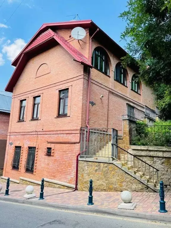 Дом в Ставропольский край, Кисловодск ул. Алексея Реброва, 7А (100 м) - Фото 1