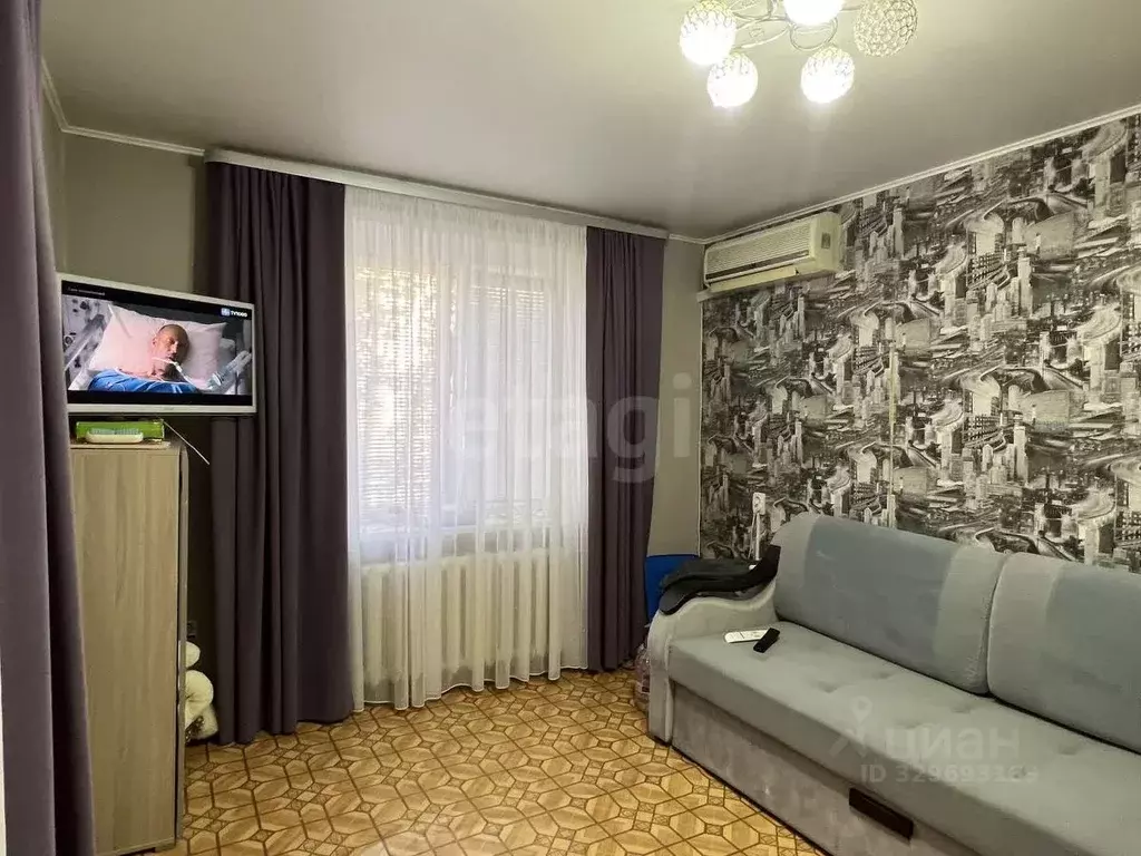 2-к кв. Астраханская область, Астрахань ул. Александрова, 17 (37.5 м) - Фото 2