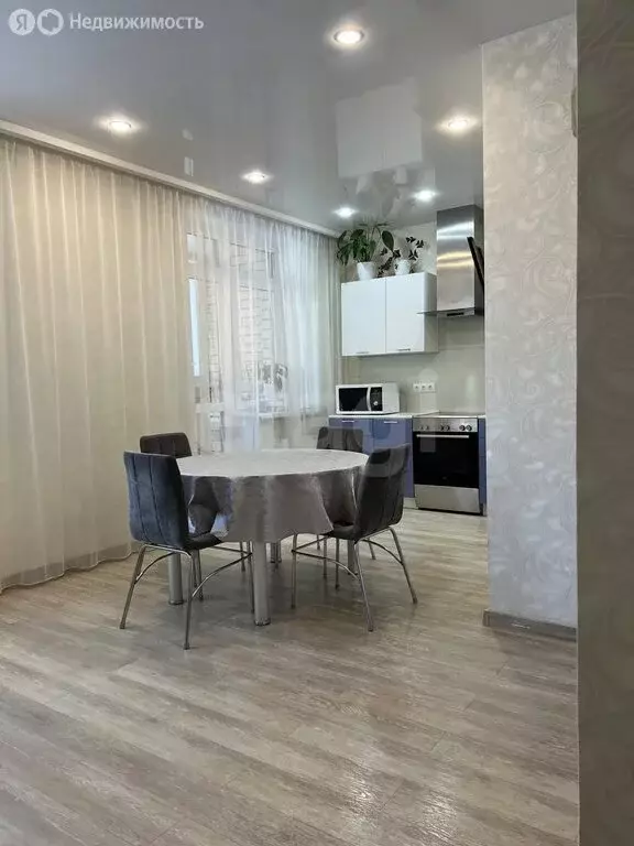 4-комнатная квартира: Тюмень, улица Тимофея Чаркова, 81к2 (112 м) - Фото 1