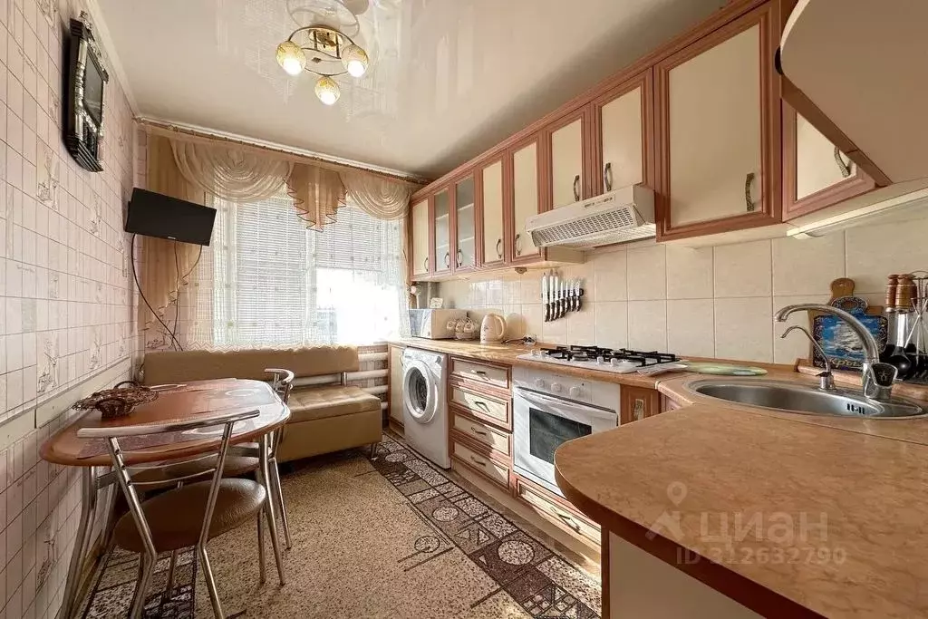 2-к кв. Крым, Феодосия ул. Федько, 47А (48.0 м) - Фото 0
