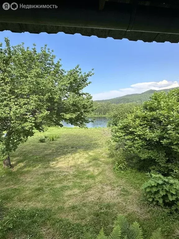 Дом в Республика Хакасия, рабочий посёлок Майна, Набережная улица ... - Фото 1