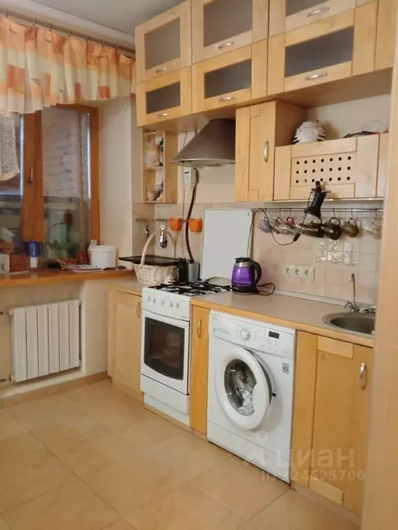 3-к кв. Омская область, Омск Комиссаровская ул., 2 (74.5 м) - Фото 1