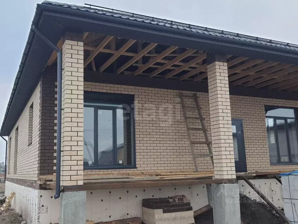 Дом в Челябинская область, Троицк ул. 30 лет ВЛКСМ, 90 (186 м) - Фото 1