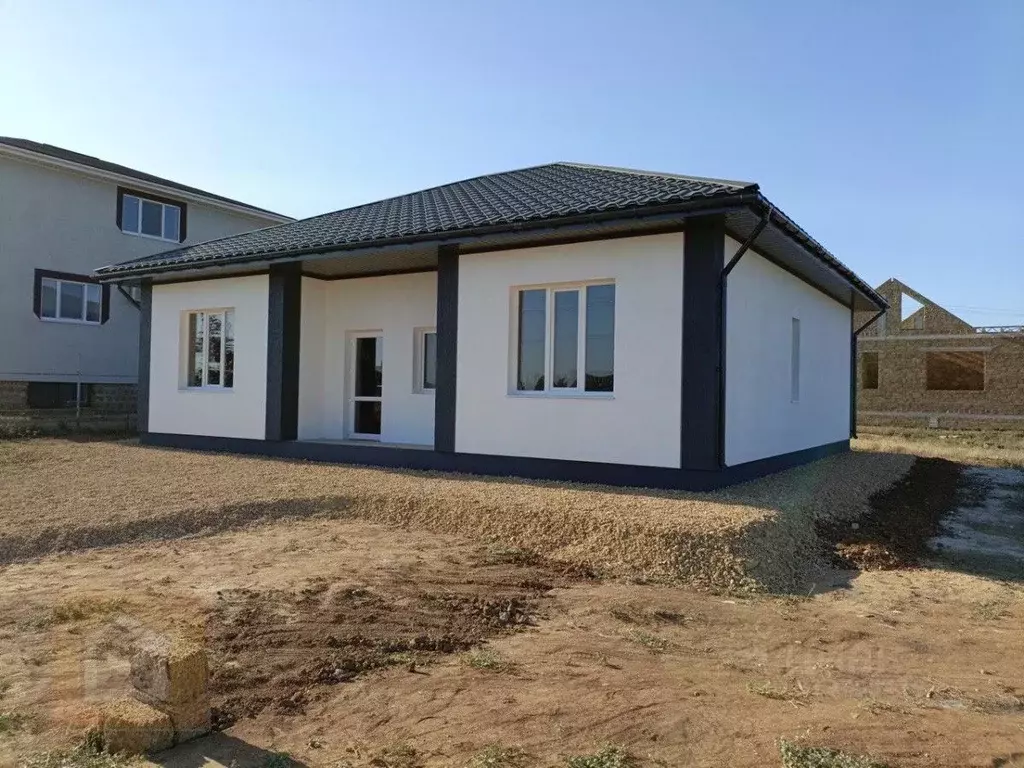 Дом в Крым, Сакский район, с. Лесновка ул. Зеленая (110 м) - Фото 1