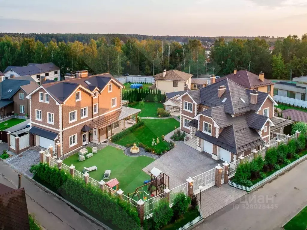 Дом в Москва д. Большое Свинорье, Клубничные Поля кп,  (700 м) - Фото 1