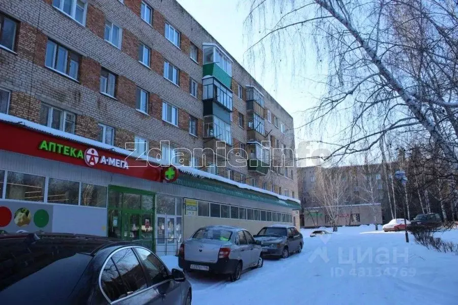 Торговая площадь в Татарстан, Азнакаево ул. Хасанова, 2 (393 м) - Фото 0