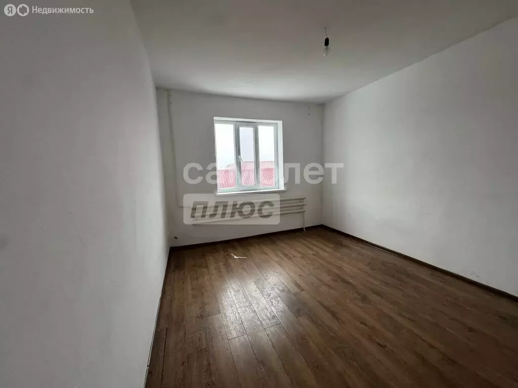 Дом в Хасавюрт, проспект Имама Шамиля (200 м) - Фото 1