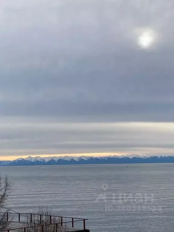 Дом в Иркутская область, Иркутский муниципальный округ, Листвянка рп ... - Фото 1