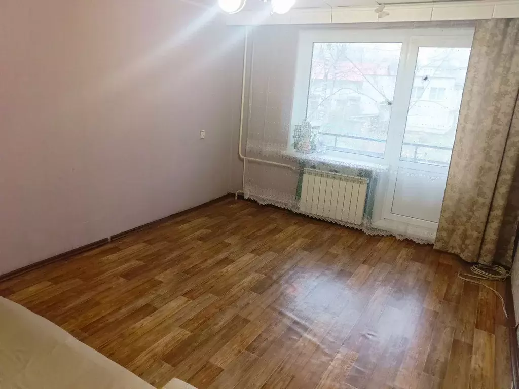 Комната Ленинградская область, Тихвин 4-й мкр, 25 - Фото 1