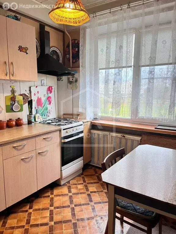 3-комнатная квартира: село Русско-Высоцкое, 20 (58.2 м) - Фото 0