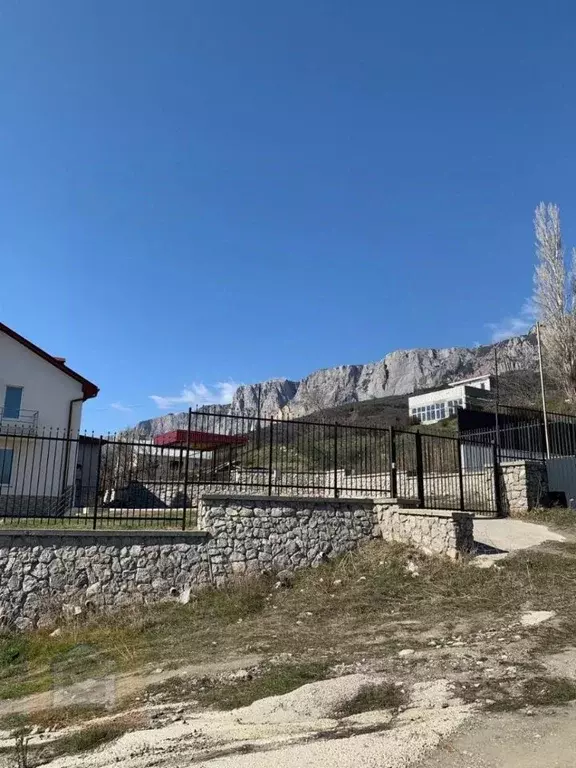 Участок в Крым, Ялта муниципальный округ, с. Оползневое ул. Князя ... - Фото 1