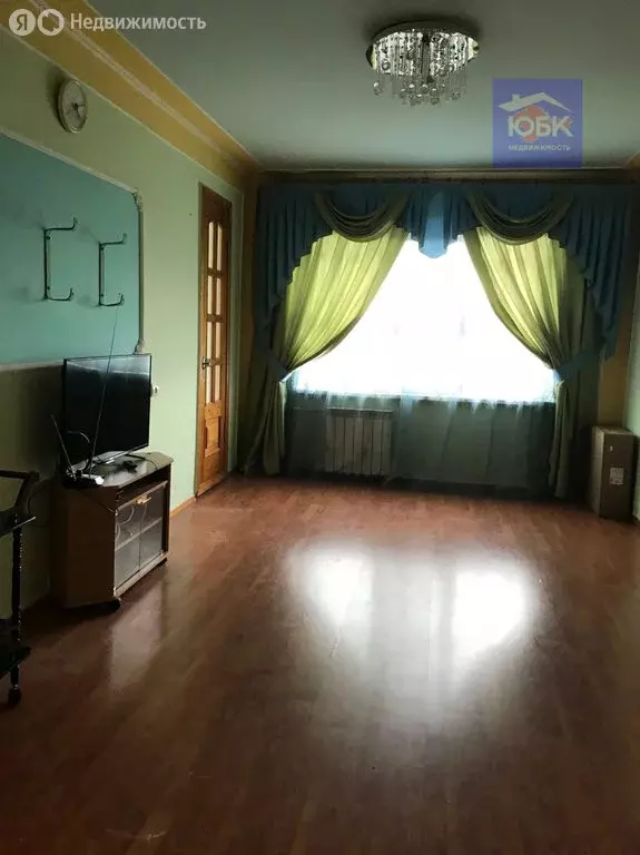 3-комнатная квартира: Симферополь, улица 60 лет Октября, 21 (100 м) - Фото 1