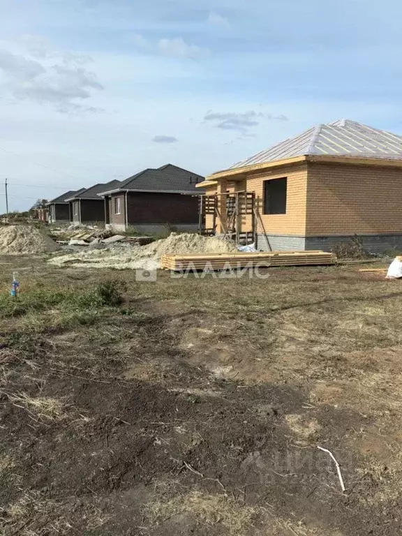 Дом в Белгородская область, Корочанский район, Мелиховское с/пос, с. ... - Фото 1