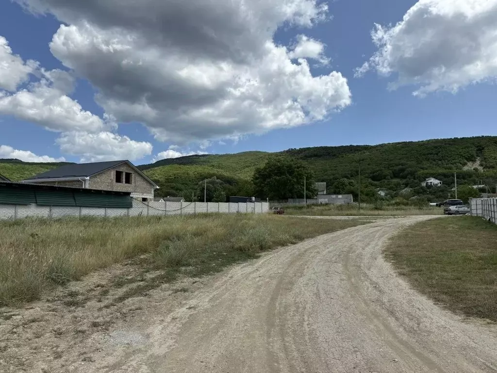 Участок в Севастополь с. Орлиное, ул. Урожайная (5.0 сот.) - Фото 1
