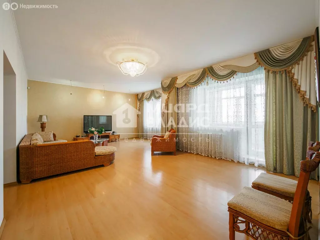 3-комнатная квартира: Омск, проспект Комарова, 9 (121 м) - Фото 1