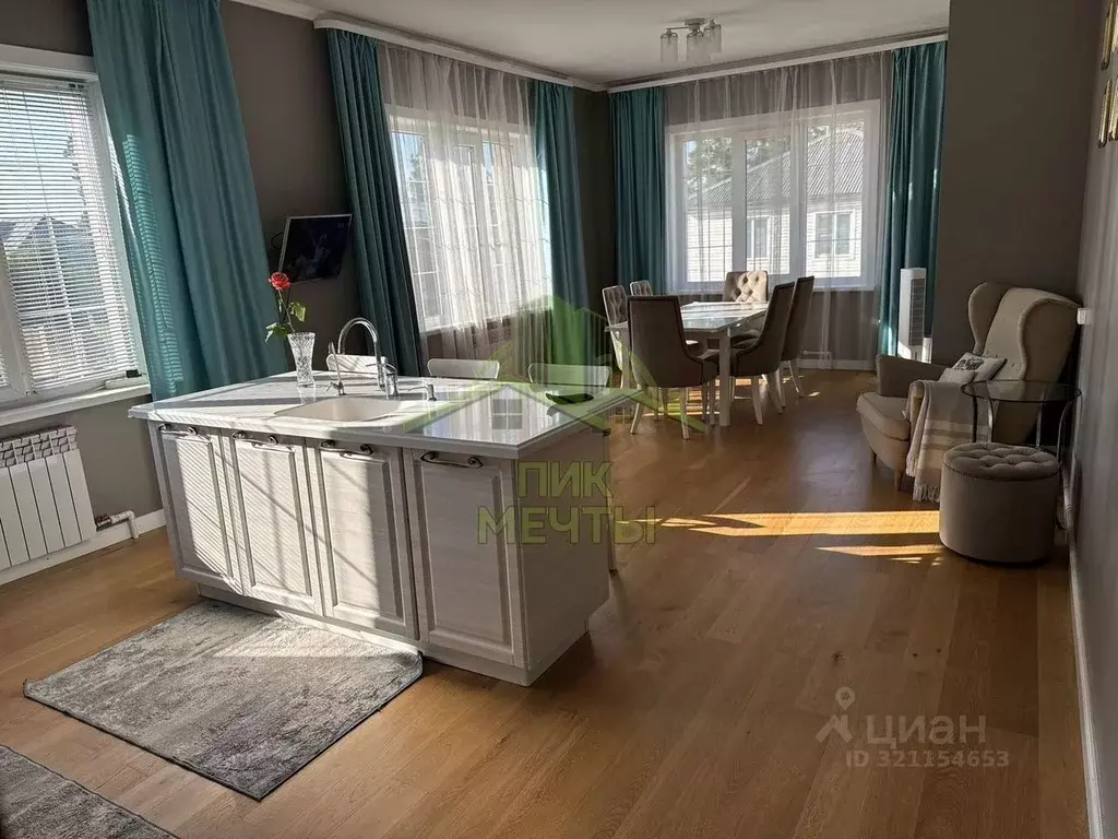 Дом в Бурятия, Улан-Удэ Радужный мкр, ул. Военная (287 м) - Фото 1