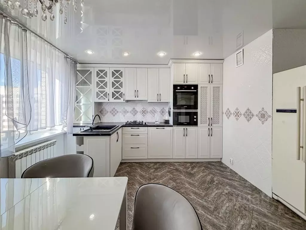 3-к кв. Псковская область, Псков ул. Балтийская, 1 (77.2 м) - Фото 1