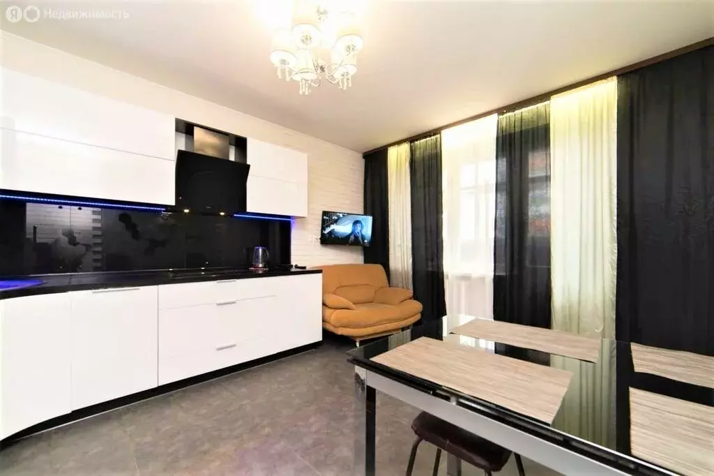 3-комнатная квартира: Краснодар, улица им. Героя Яцкова И.В., 19 (75 ... - Фото 1