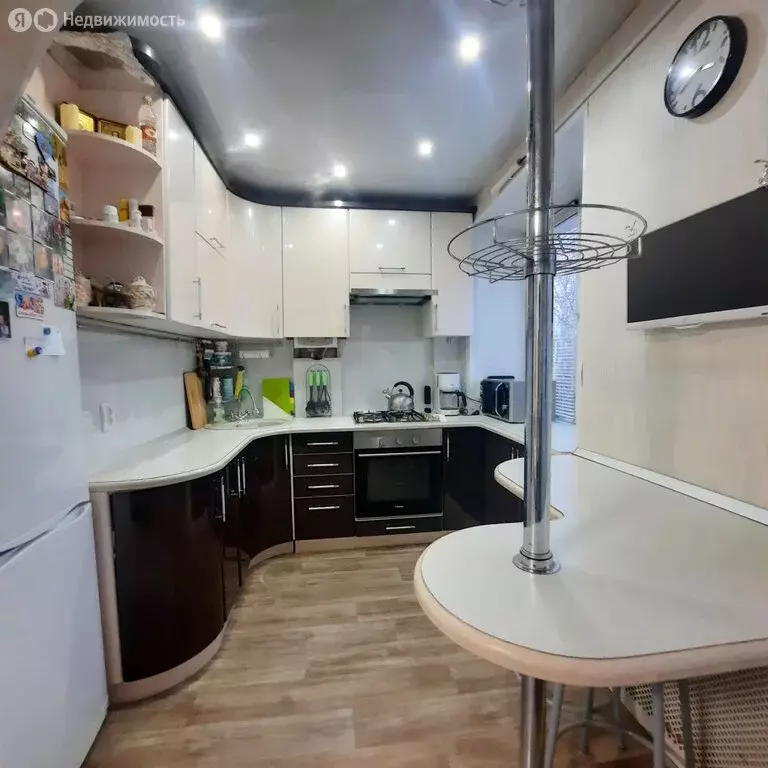 3-комнатная квартира: Бор, улица Чугунова, 5 (60.7 м) - Фото 1