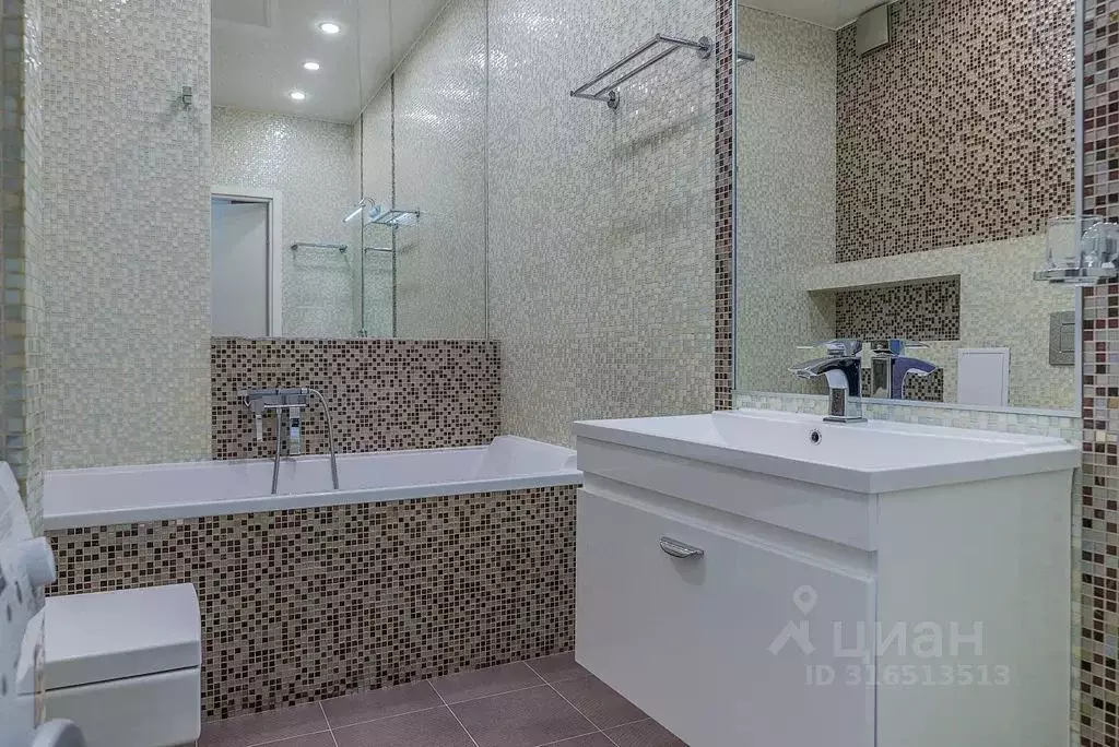 2-к кв. Приморский край, Владивосток Южно-Уральская ул., 10А (60.0 м) - Фото 1