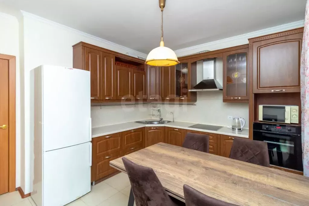 2-к кв. Тюменская область, Тюмень ул. Газовиков, 43 (75.0 м) - Фото 1