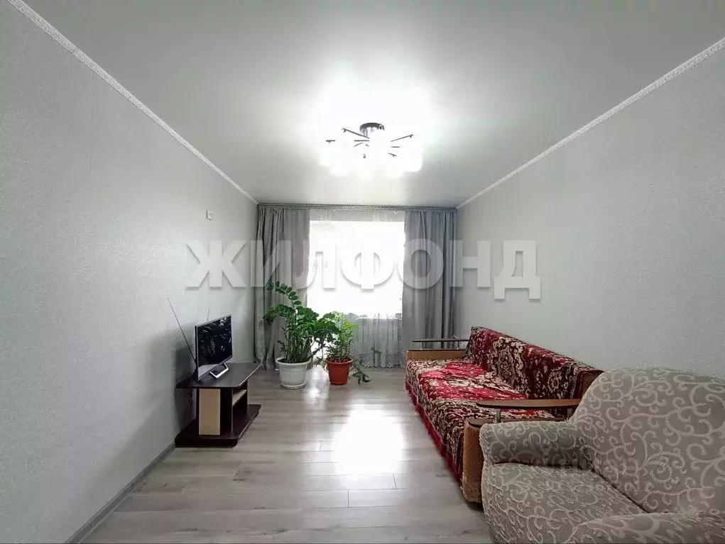 3-к кв. Хакасия, Абакан Хакасская ул., 32 (61.4 м) - Фото 0