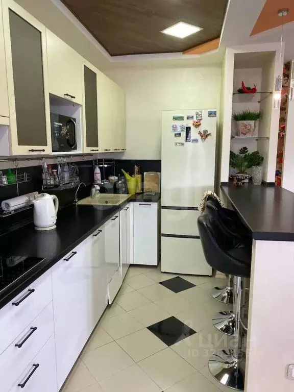 3-к кв. Удмуртия, Ижевск Молодежная ул., 103А (67.0 м) - Фото 1