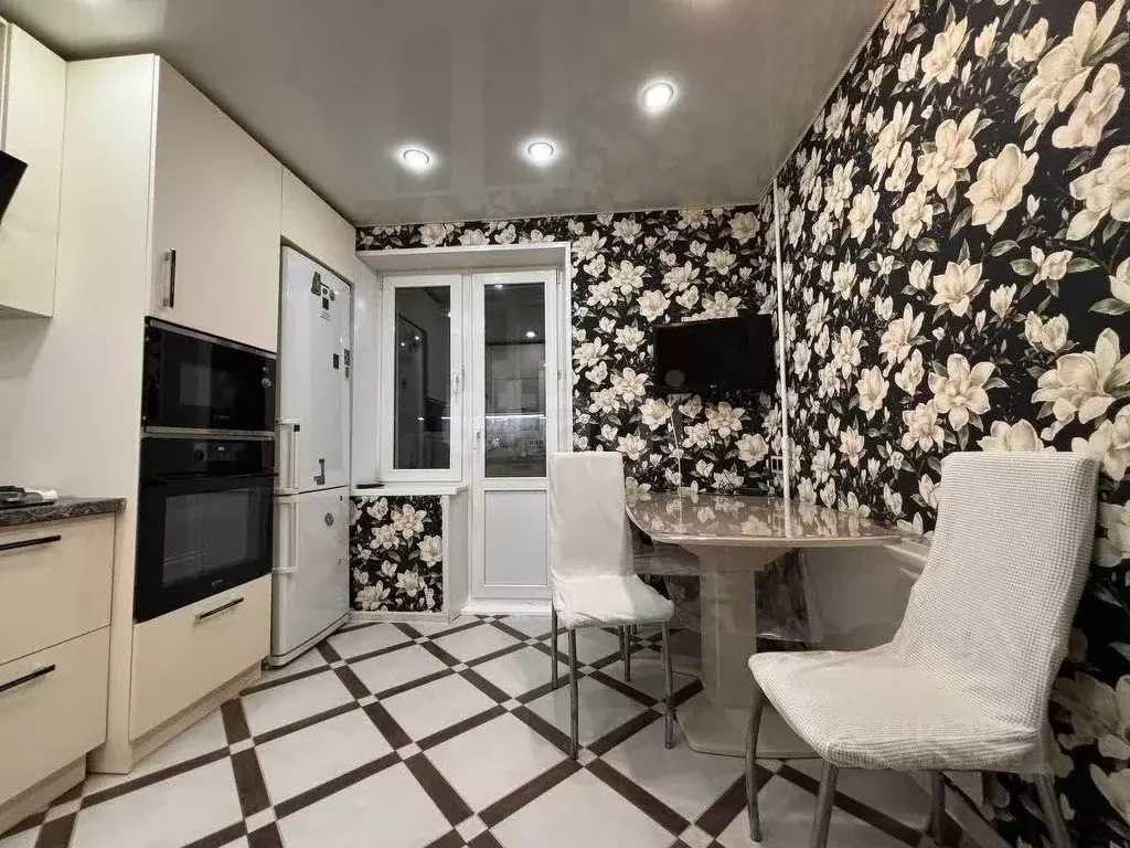 2-к кв. Ямало-Ненецкий АО, Новый Уренгой Восточный мкр, 4/5 (54.0 м) - Фото 1