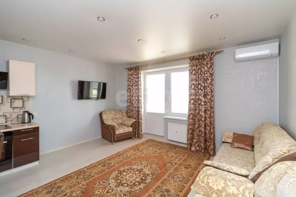 1-к кв. Тюменская область, Тюмень ул. Парада Победы, 7 (43.0 м) - Фото 1