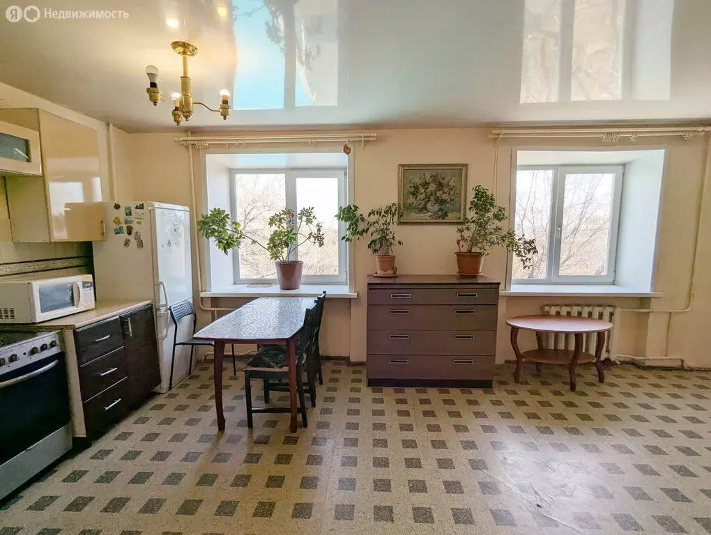 3-комнатная квартира: Иркутск, 4-я Железнодорожная улица, 102 (62 м) - Фото 0